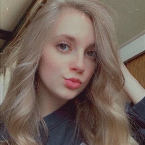 Meet your Posher, Alexia